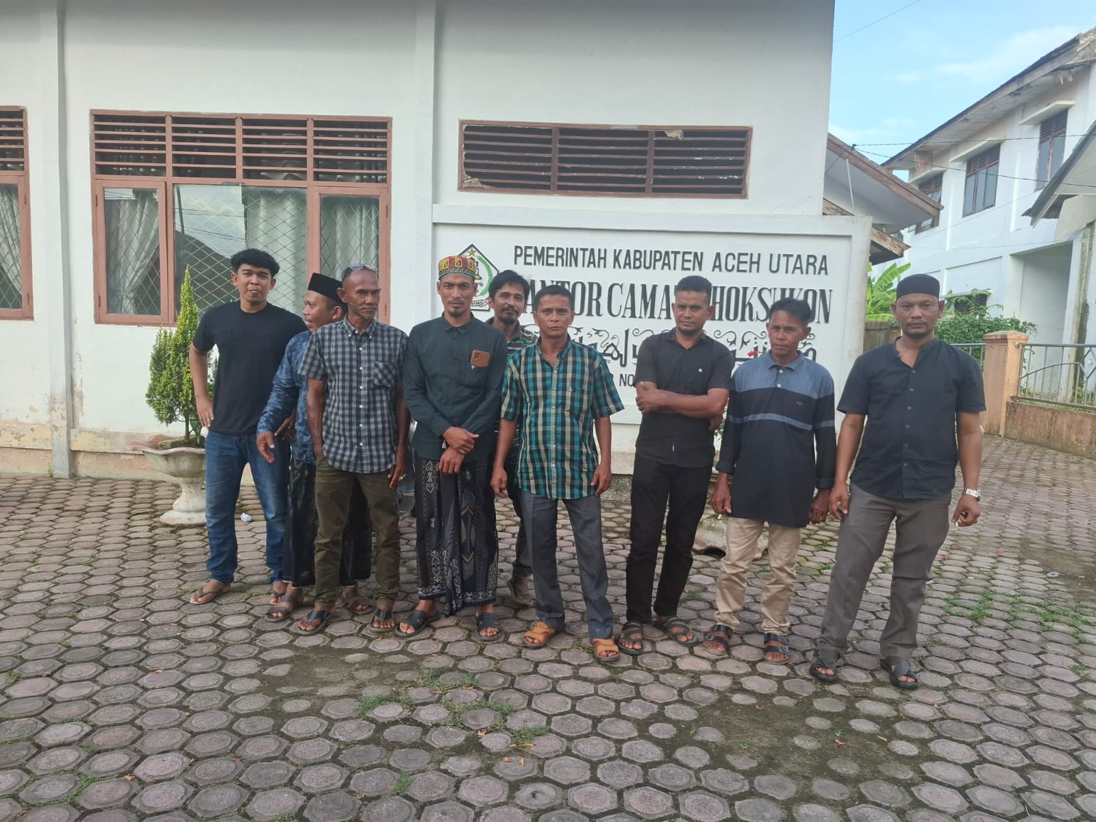 Guraaa! Camat Lhoksukon Permainkan Warganya