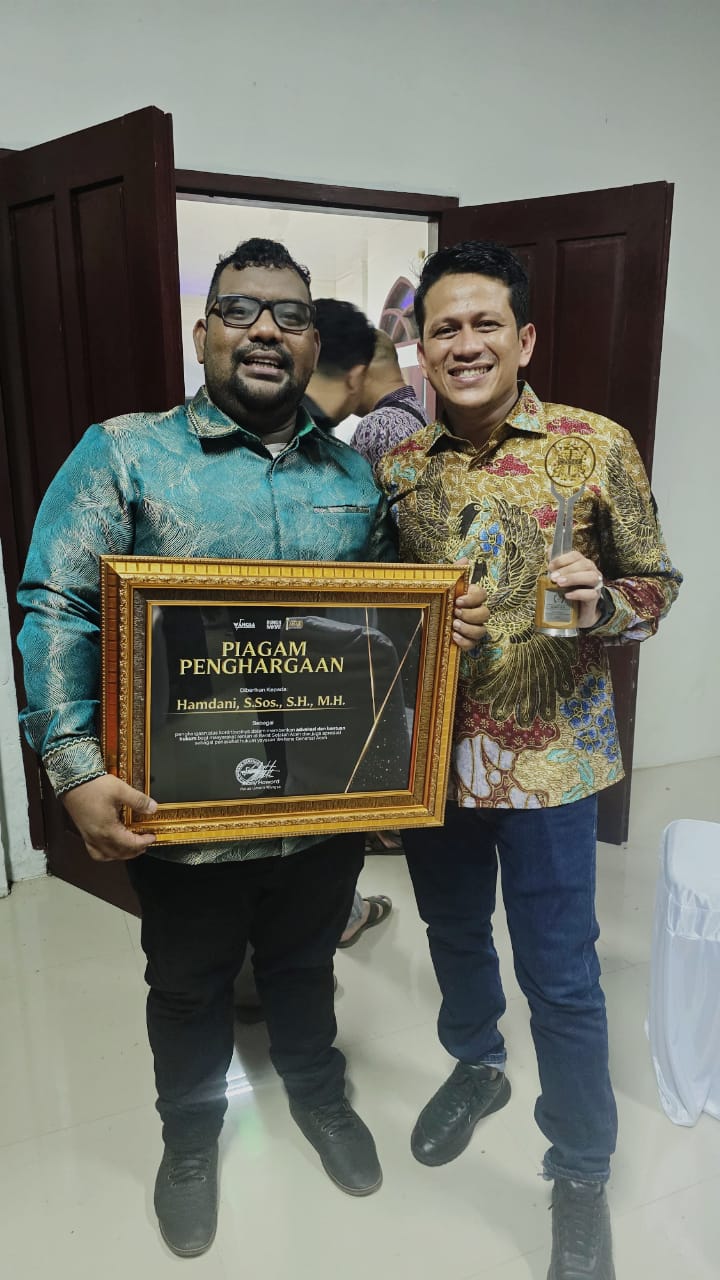 Hamdani Terima Piagam Penghargaan atas Dedikasi Advokasi Hukum bagi Masyarakat Barat Selatan Aceh
