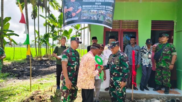 9 Tahun Menempati di Rumah Bekas Pos Brimob, Isak Tangis Nek Yusuf Pecah Saat Terima Kunci Rumah Bantuan dari Dandim Aceh Utara